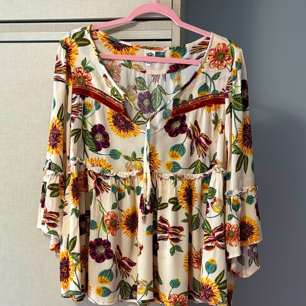 Ivy Jane size XS ( runs Large) Multicolor Floral Blouse with velvet trimming